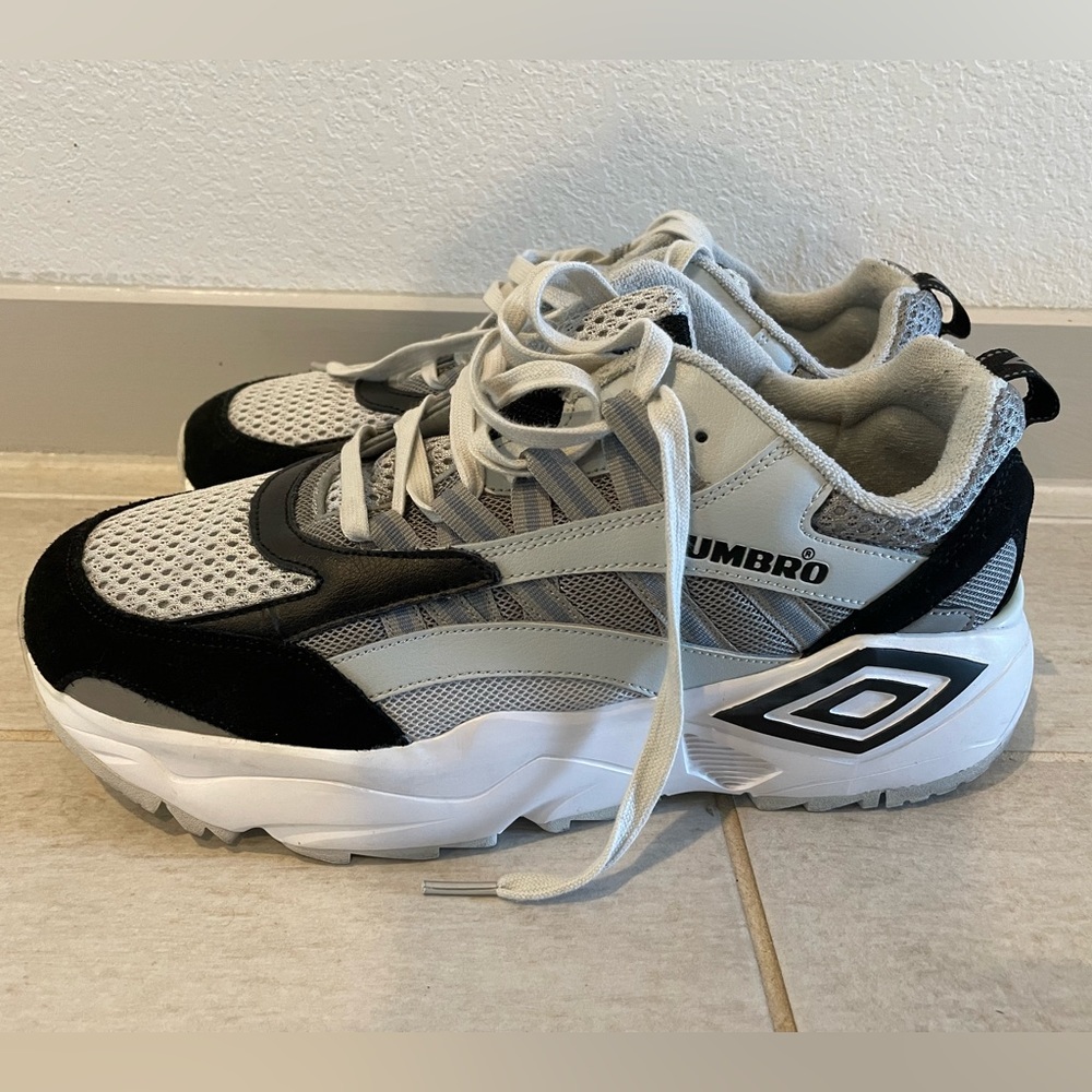 Umbro Men's Neptune White and Blue Chunky Sneaker 11.5 us